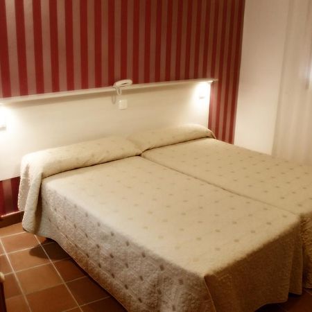 Hostal Plaza De Italia Caces Pokój zdjęcie