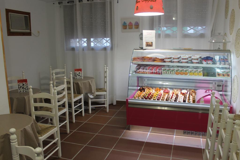 Hostal Plaza De Italia Caces Zewnętrze zdjęcie