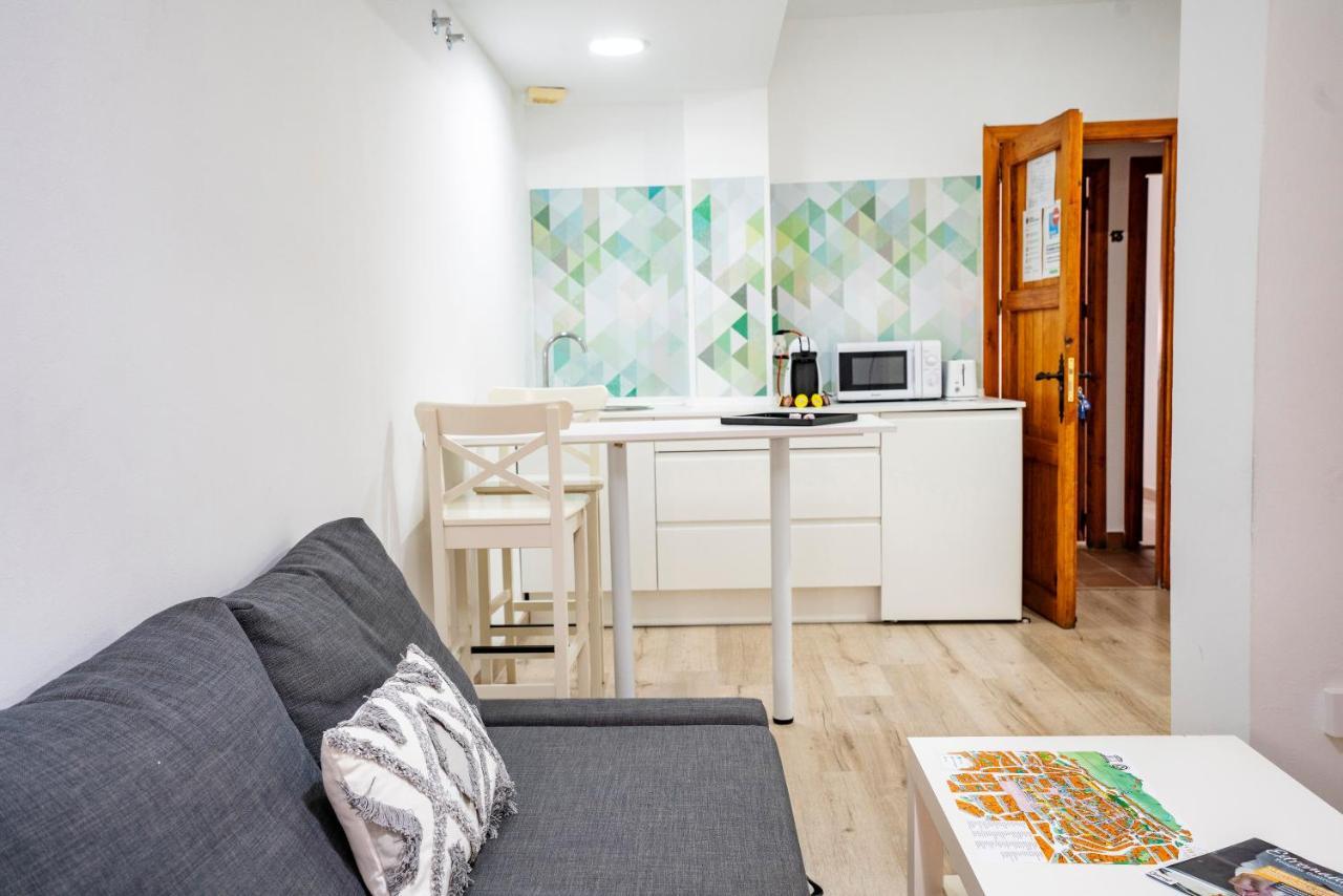 Hostal Plaza De Italia Caces Zewnętrze zdjęcie