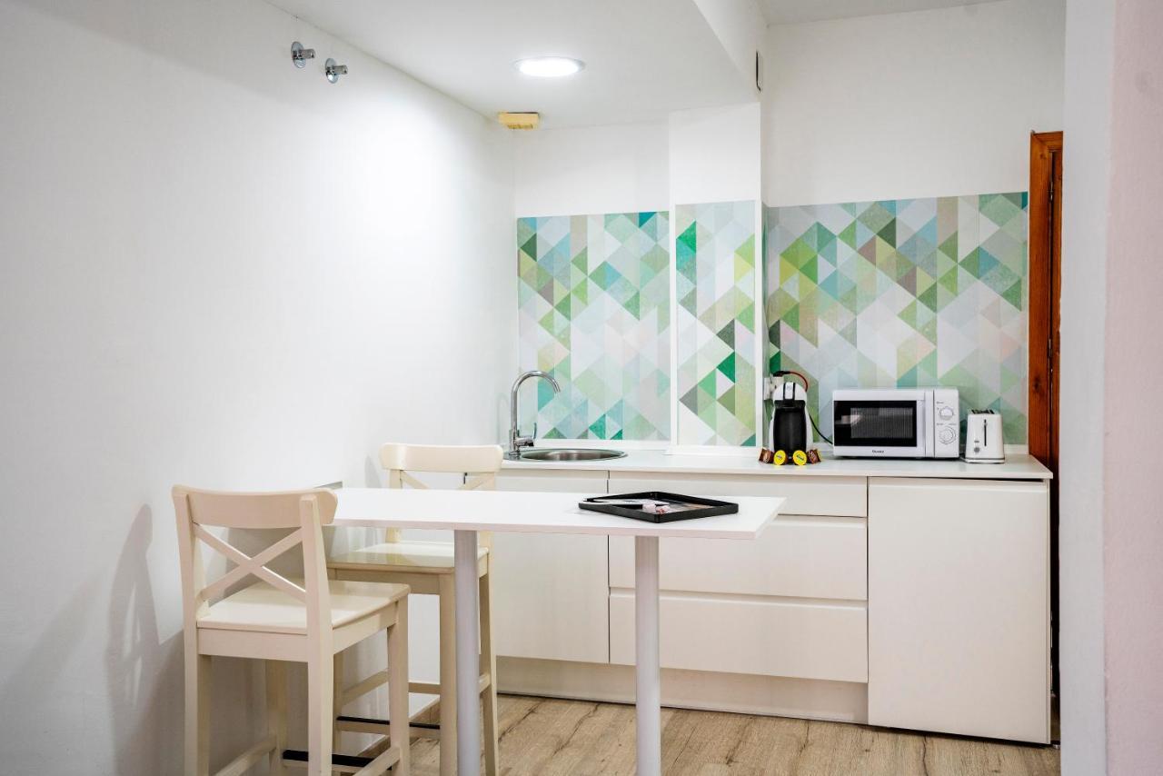 Hostal Plaza De Italia Caces Zewnętrze zdjęcie