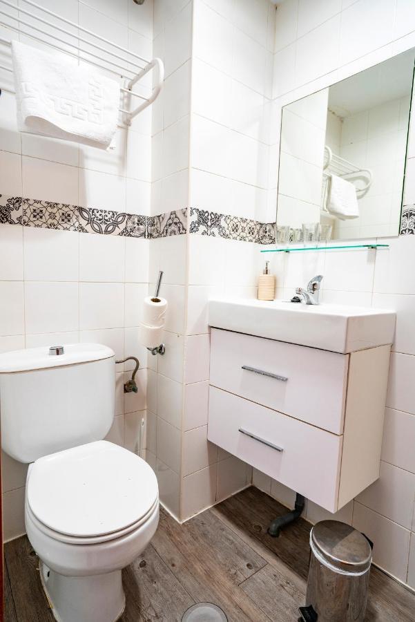 Hostal Plaza De Italia Caces Zewnętrze zdjęcie