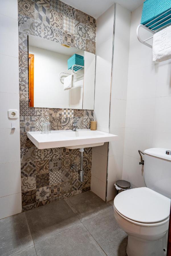 Hostal Plaza De Italia Caces Zewnętrze zdjęcie