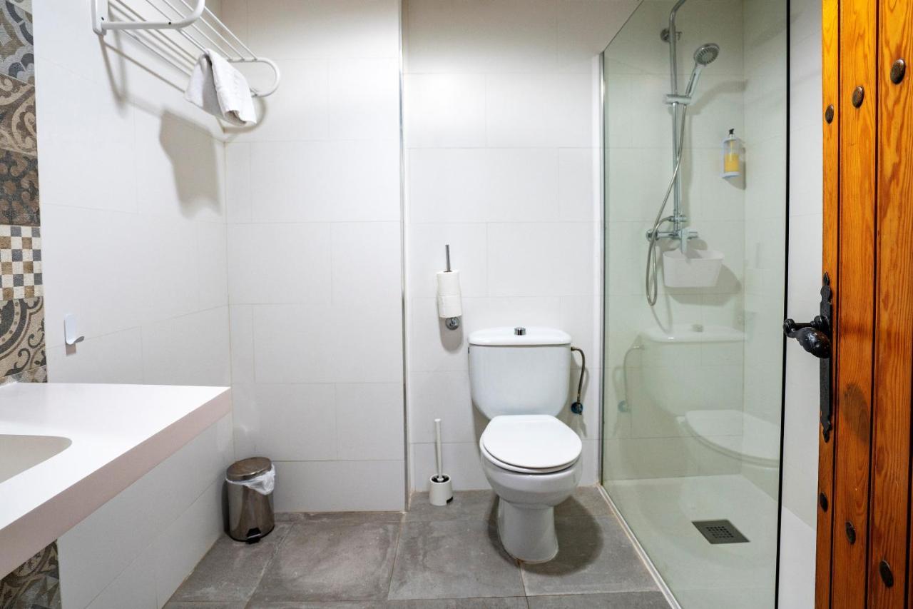 Hostal Plaza De Italia Caces Zewnętrze zdjęcie