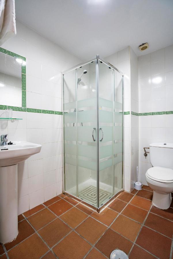 Hostal Plaza De Italia Caces Zewnętrze zdjęcie