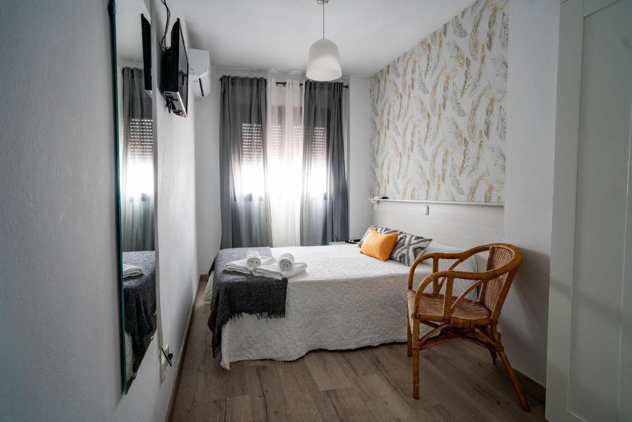 Hostal Plaza De Italia Caces Zewnętrze zdjęcie
