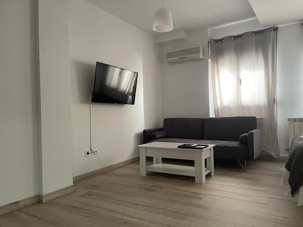Hostal Plaza De Italia Caces Zewnętrze zdjęcie