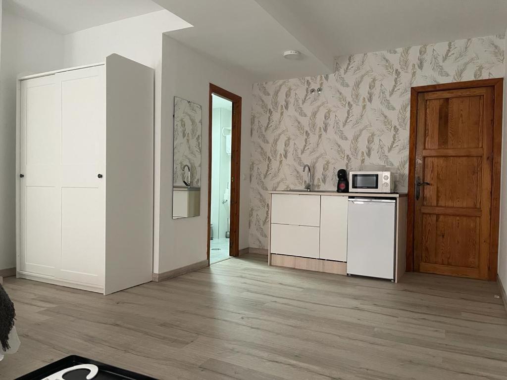 Hostal Plaza De Italia Caces Zewnętrze zdjęcie