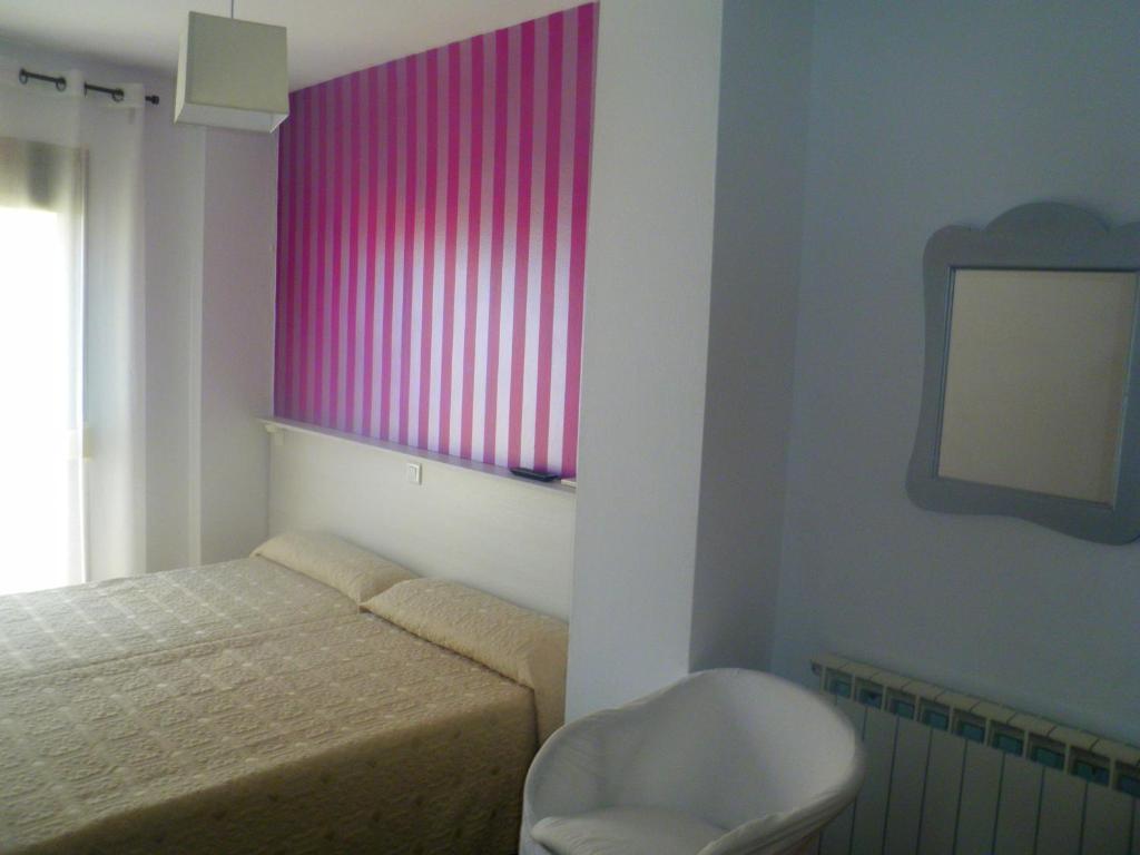 Hostal Plaza De Italia Caces Zewnętrze zdjęcie