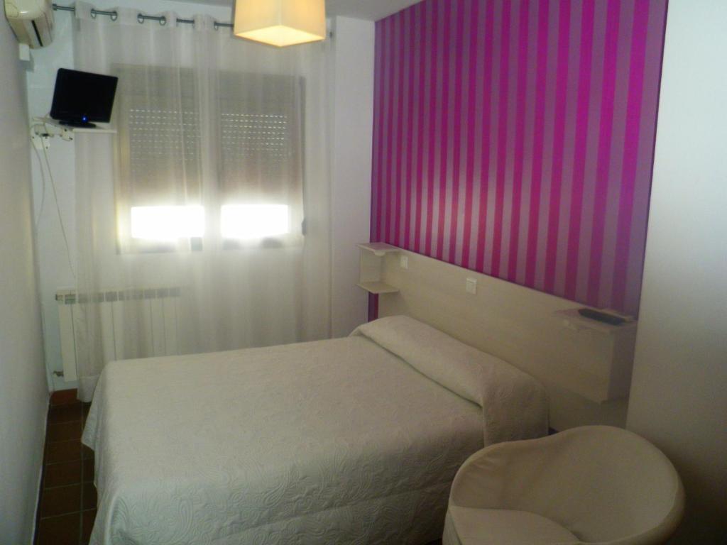 Hostal Plaza De Italia Caces Zewnętrze zdjęcie