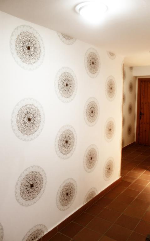Hostal Plaza De Italia Caces Zewnętrze zdjęcie