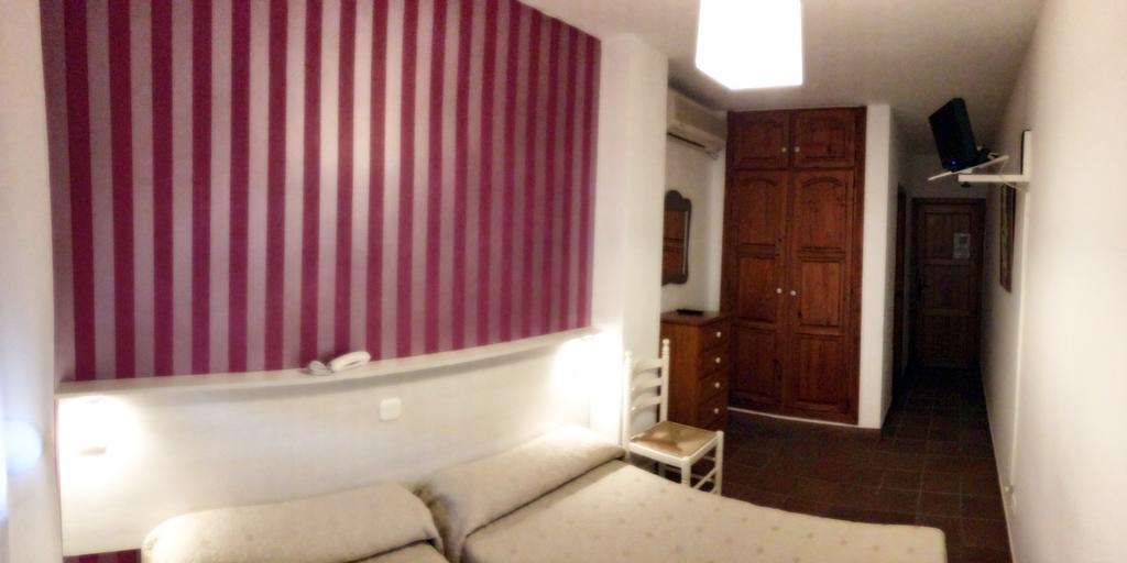 Hostal Plaza De Italia Caces Pokój zdjęcie