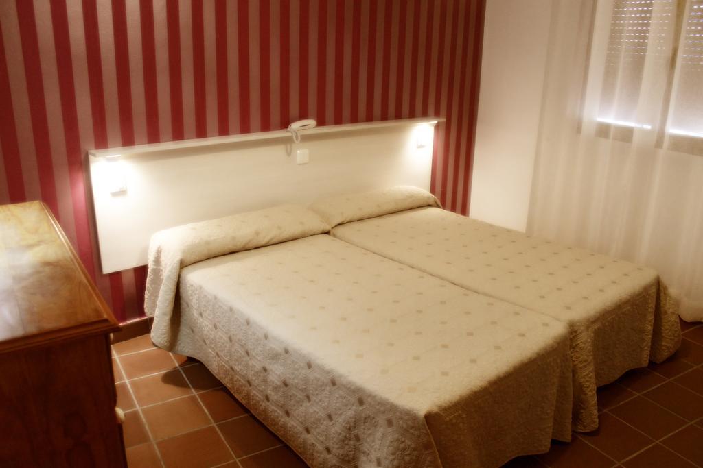 Hostal Plaza De Italia Caces Pokój zdjęcie