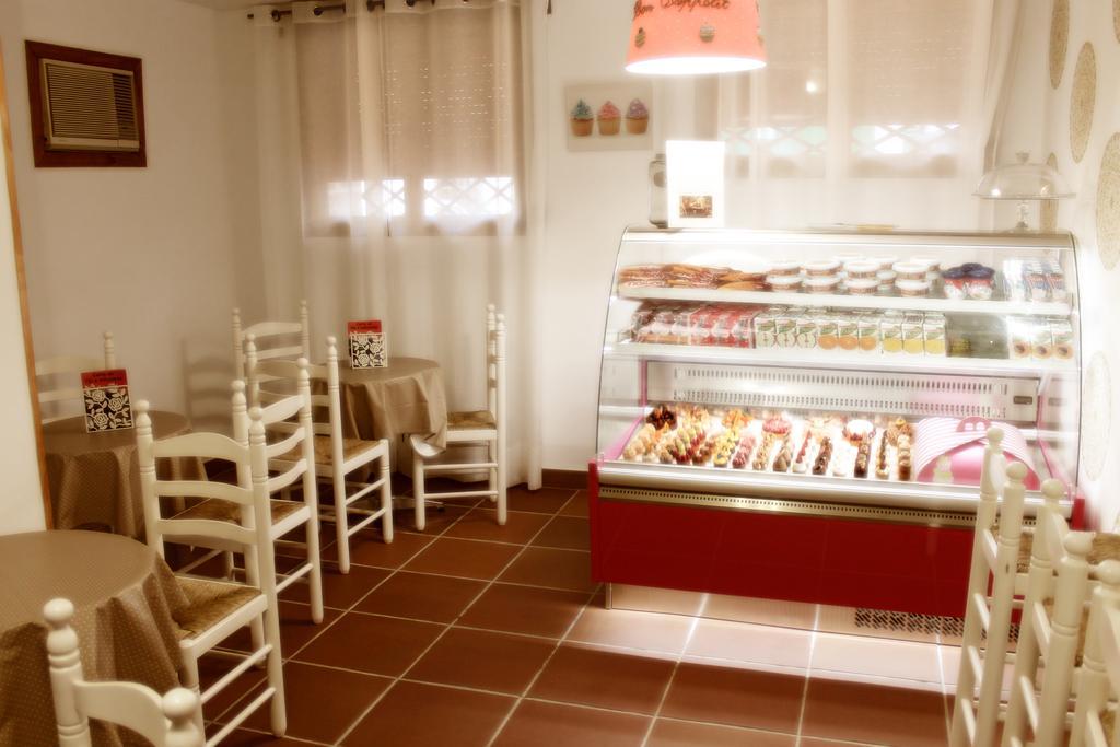 Hostal Plaza De Italia Caces Zewnętrze zdjęcie